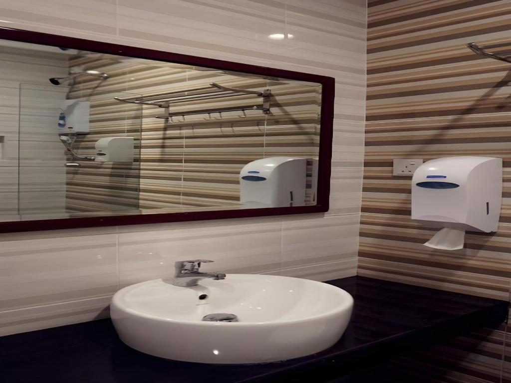 Hotel Kristal Seri Iskandar Exteriér fotografie